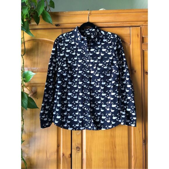 Womens Banana Republic Navy Swan Classic Fit Button Up Blouse SZ S - Picture 2 of 12